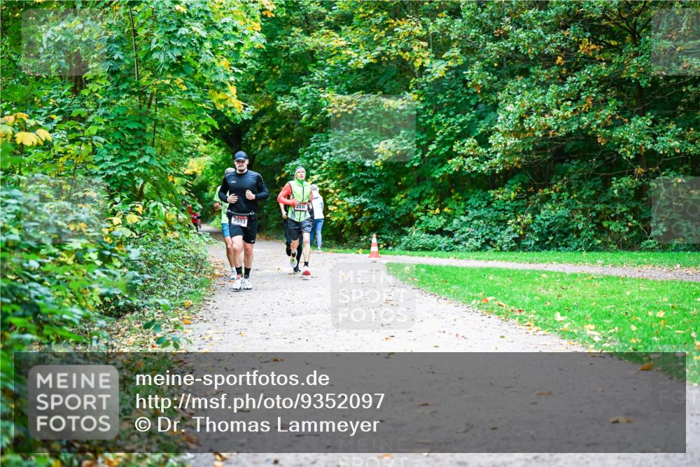 12.10.2025 - Bramfelder Halbmarathon 2025 Dr. Thomas Lammeyer http://msf.ph/oto/9352097 12.10.2025 10:42:13 Laufen 2903, 2010 meine-sportfotos.de