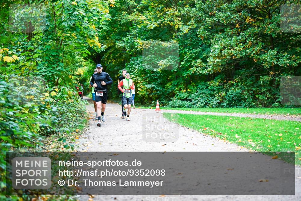 12.10.2025 - Bramfelder Halbmarathon 2025 Dr. Thomas Lammeyer http://msf.ph/oto/9352098 12.10.2025 10:42:13 Laufen 2903, 2010 meine-sportfotos.de
