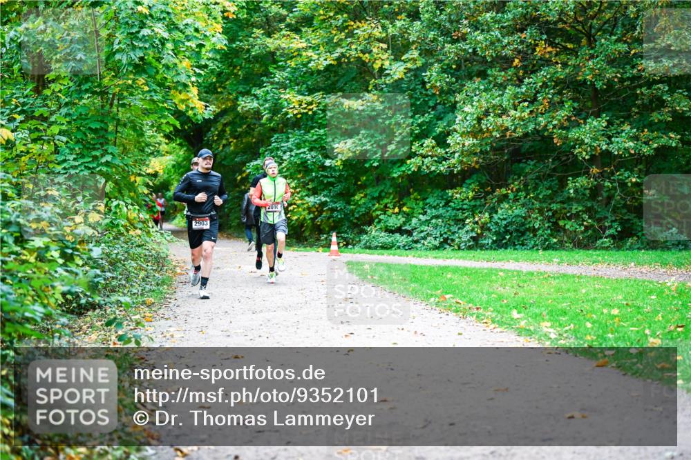 12.10.2025 - Bramfelder Halbmarathon 2025 Dr. Thomas Lammeyer http://msf.ph/oto/9352101 12.10.2025 10:42:14 Laufen 2903, 2010 meine-sportfotos.de
