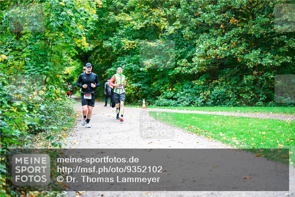 12.10.2025 - Bramfelder Halbmarathon 2025 Dr. Thomas Lammeyer http://msf.ph/oto/9352102 12.10.2025 10:42:14 Laufen 2903 meine-sportfotos.de