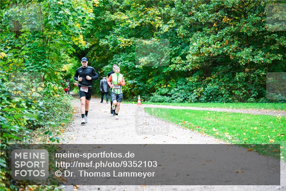 12.10.2025 - Bramfelder Halbmarathon 2025 Dr. Thomas Lammeyer http://msf.ph/oto/9352103 12.10.2025 10:42:14 Laufen 2010 meine-sportfotos.de