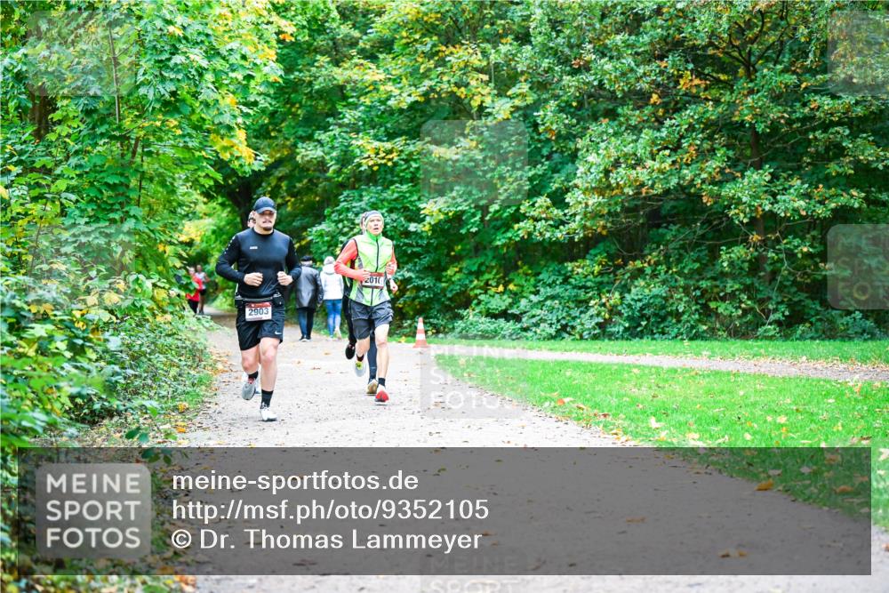 12.10.2025 - Bramfelder Halbmarathon 2025 Dr. Thomas Lammeyer http://msf.ph/oto/9352105 12.10.2025 10:42:14 Laufen 2903, 2010 meine-sportfotos.de