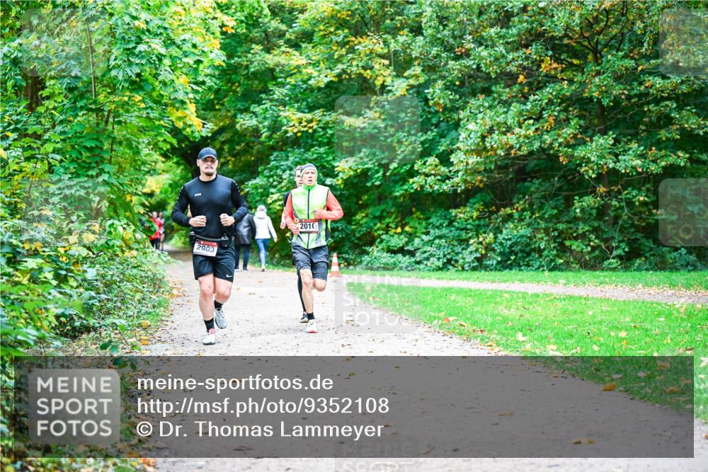 12.10.2025 - Bramfelder Halbmarathon 2025 Dr. Thomas Lammeyer http://msf.ph/oto/9352108 12.10.2025 10:42:15 Laufen 2903, 2010 meine-sportfotos.de