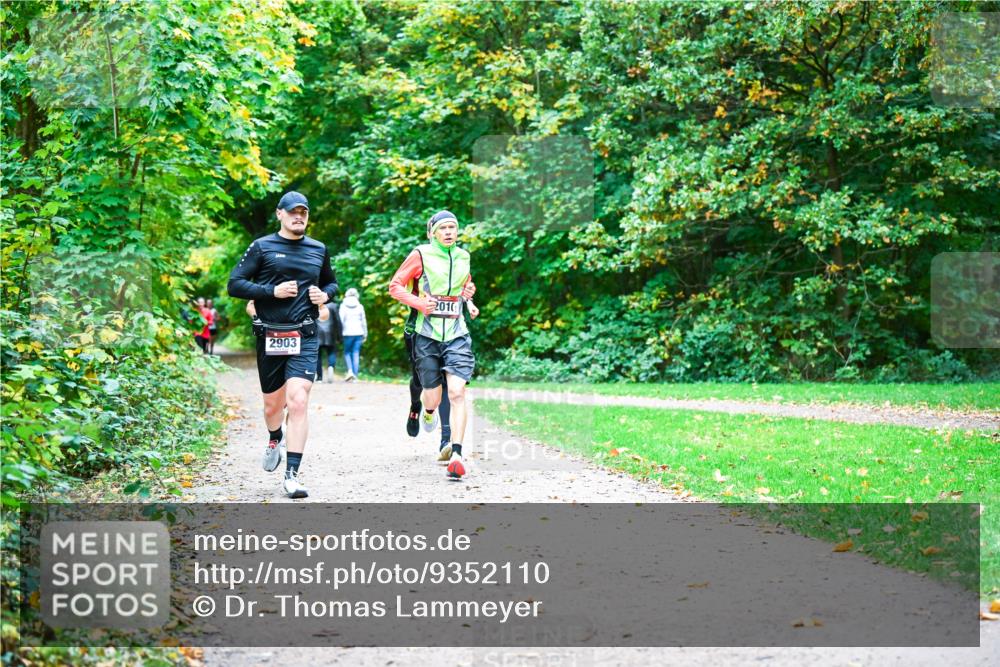 12.10.2025 - Bramfelder Halbmarathon 2025 Dr. Thomas Lammeyer http://msf.ph/oto/9352110 12.10.2025 10:42:15 Laufen 2903, 2010 meine-sportfotos.de