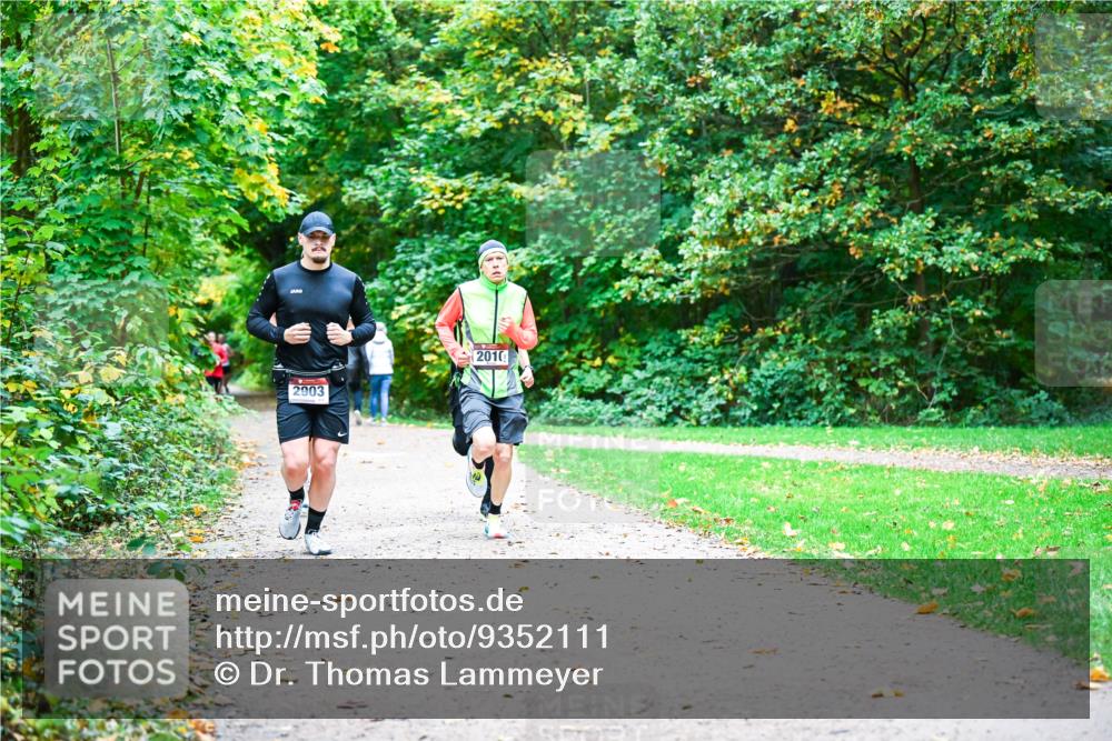 12.10.2025 - Bramfelder Halbmarathon 2025 Dr. Thomas Lammeyer http://msf.ph/oto/9352111 12.10.2025 10:42:15 Laufen 2903, 2010 meine-sportfotos.de
