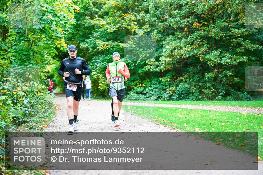 12.10.2025 - Bramfelder Halbmarathon 2025 Dr. Thomas Lammeyer http://msf.ph/oto/9352112 12.10.2025 10:42:15 Laufen 2903, 2010 meine-sportfotos.de