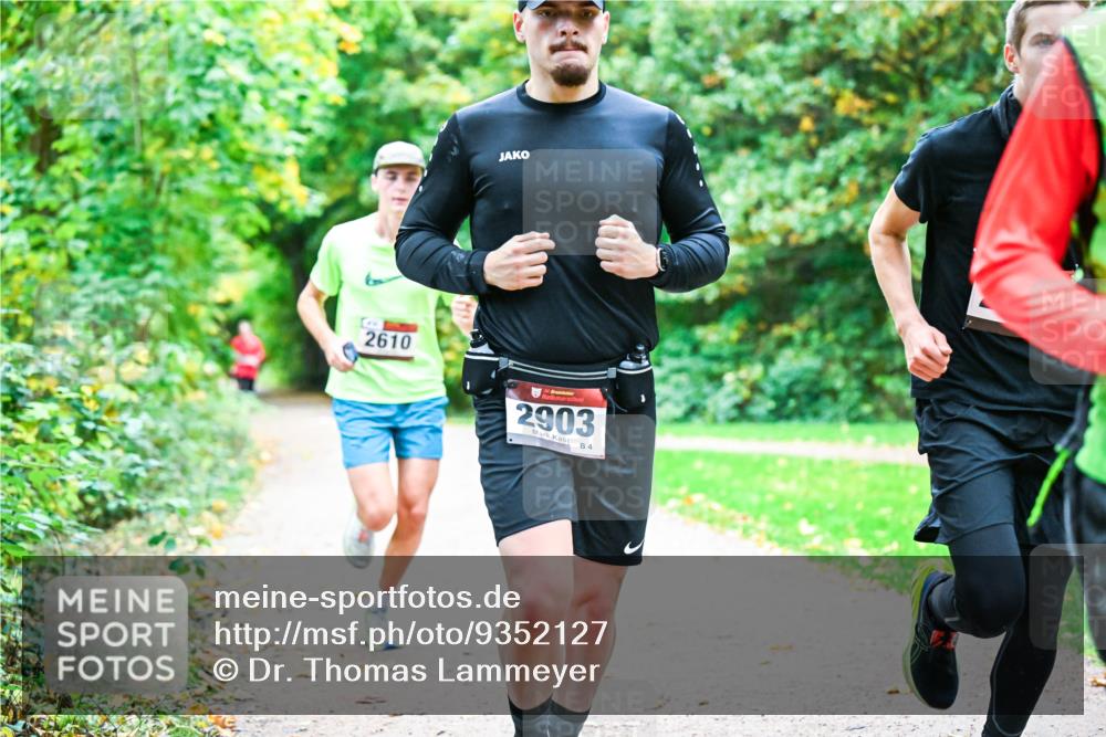 12.10.2025 - Bramfelder Halbmarathon 2025 Dr. Thomas Lammeyer http://msf.ph/oto/9352127 12.10.2025 10:42:17 Laufen 2610, 2903, 4 meine-sportfotos.de