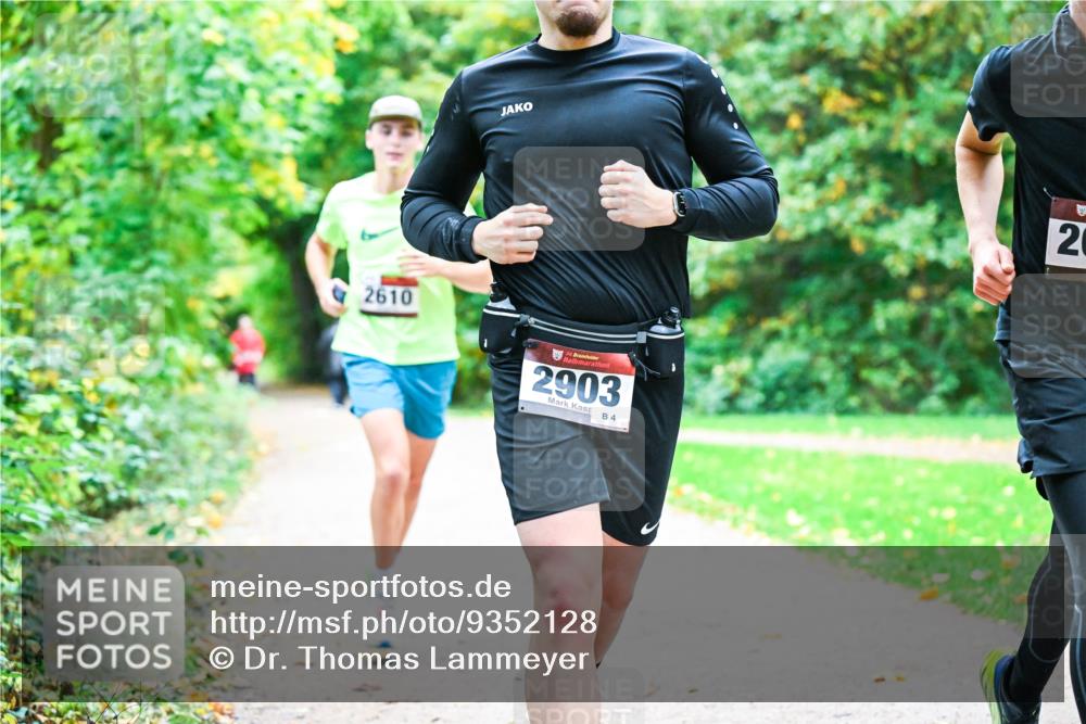 12.10.2025 - Bramfelder Halbmarathon 2025 Dr. Thomas Lammeyer http://msf.ph/oto/9352128 12.10.2025 10:42:18 Laufen 2610, 34, 2903, 4, 20 meine-sportfotos.de
