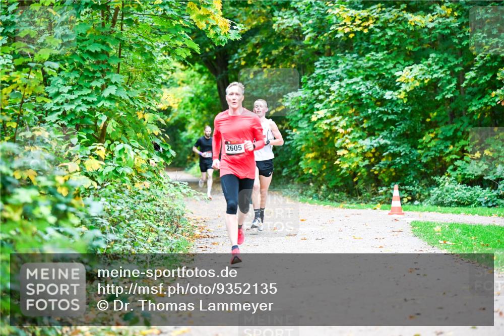 12.10.2025 - Bramfelder Halbmarathon 2025 Dr. Thomas Lammeyer http://msf.ph/oto/9352135 12.10.2025 10:42:23 Laufen 2605 meine-sportfotos.de