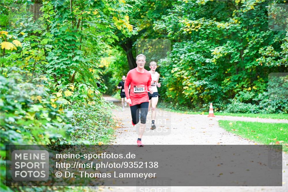 12.10.2025 - Bramfelder Halbmarathon 2025 Dr. Thomas Lammeyer http://msf.ph/oto/9352138 12.10.2025 10:42:24 Laufen 2605 meine-sportfotos.de