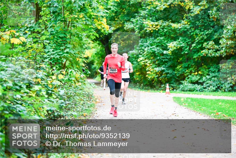 12.10.2025 - Bramfelder Halbmarathon 2025 Dr. Thomas Lammeyer http://msf.ph/oto/9352139 12.10.2025 10:42:24 Laufen 2605 meine-sportfotos.de