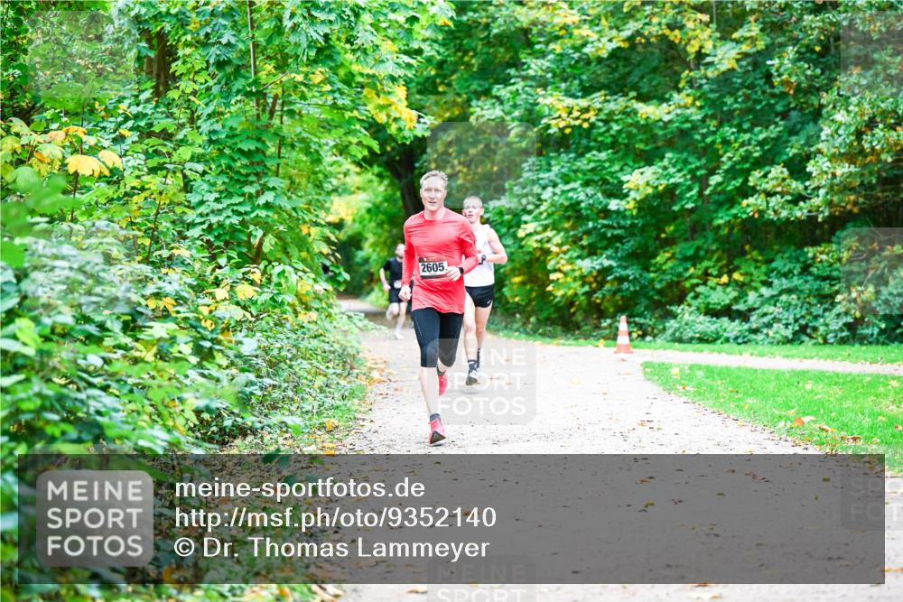 12.10.2025 - Bramfelder Halbmarathon 2025 Dr. Thomas Lammeyer http://msf.ph/oto/9352140 12.10.2025 10:42:24 Laufen 2605 meine-sportfotos.de
