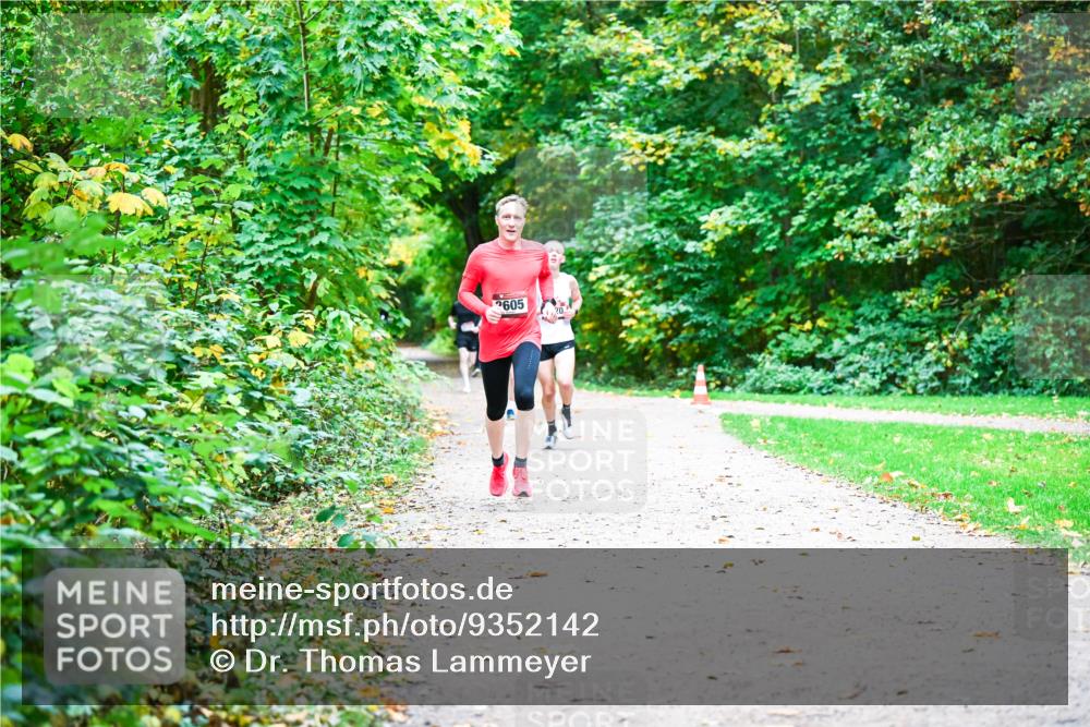 12.10.2025 - Bramfelder Halbmarathon 2025 Dr. Thomas Lammeyer http://msf.ph/oto/9352142 12.10.2025 10:42:24 Laufen 2605 meine-sportfotos.de