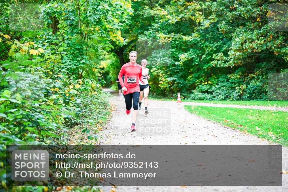 12.10.2025 - Bramfelder Halbmarathon 2025 Dr. Thomas Lammeyer http://msf.ph/oto/9352143 12.10.2025 10:42:24 Laufen 2605 meine-sportfotos.de