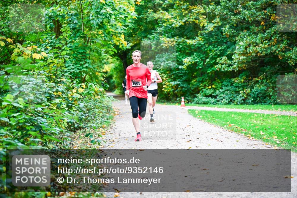 12.10.2025 - Bramfelder Halbmarathon 2025 Dr. Thomas Lammeyer http://msf.ph/oto/9352146 12.10.2025 10:42:25 Laufen 2605 meine-sportfotos.de