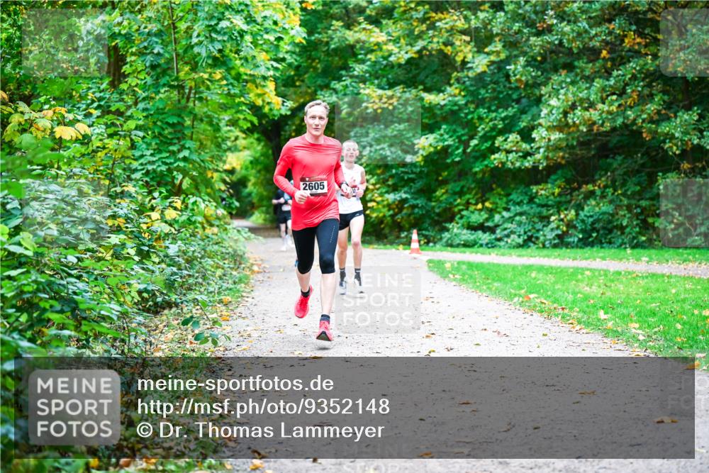 12.10.2025 - Bramfelder Halbmarathon 2025 Dr. Thomas Lammeyer http://msf.ph/oto/9352148 12.10.2025 10:42:25 Laufen 2605 meine-sportfotos.de