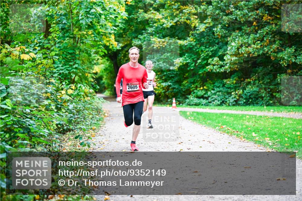 12.10.2025 - Bramfelder Halbmarathon 2025 Dr. Thomas Lammeyer http://msf.ph/oto/9352149 12.10.2025 10:42:25 Laufen 2605 meine-sportfotos.de