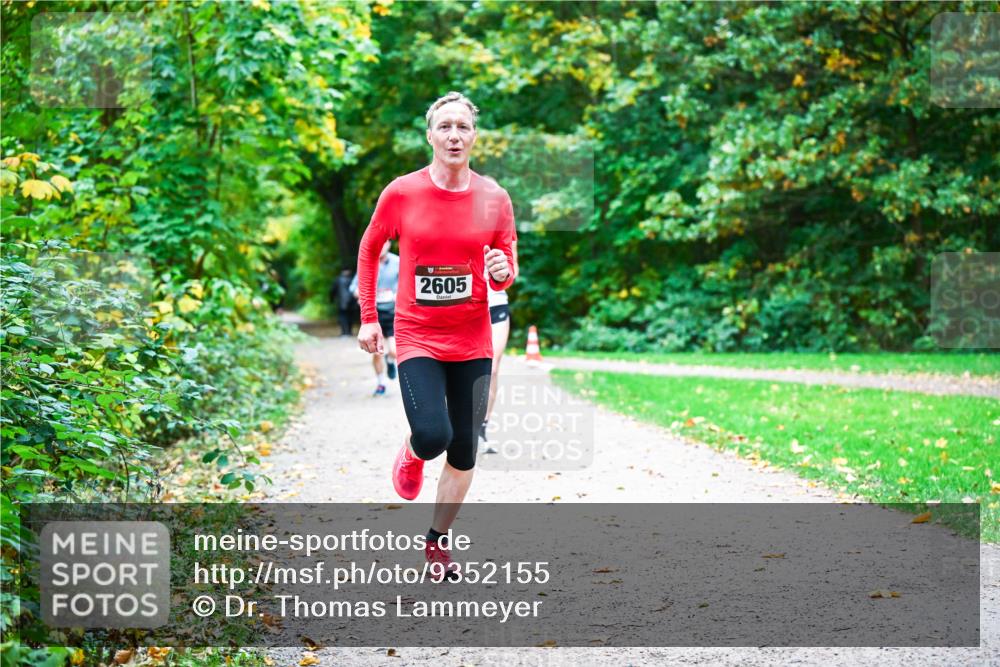 12.10.2025 - Bramfelder Halbmarathon 2025 Dr. Thomas Lammeyer http://msf.ph/oto/9352155 12.10.2025 10:42:26 Laufen 2605 meine-sportfotos.de