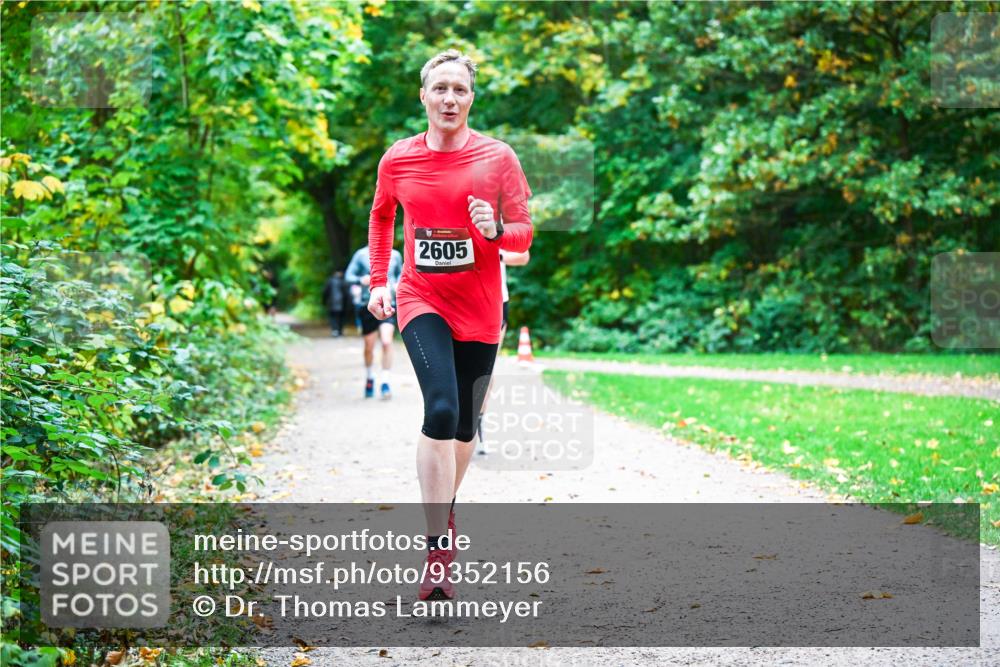 12.10.2025 - Bramfelder Halbmarathon 2025 Dr. Thomas Lammeyer http://msf.ph/oto/9352156 12.10.2025 10:42:26 Laufen 2605 meine-sportfotos.de