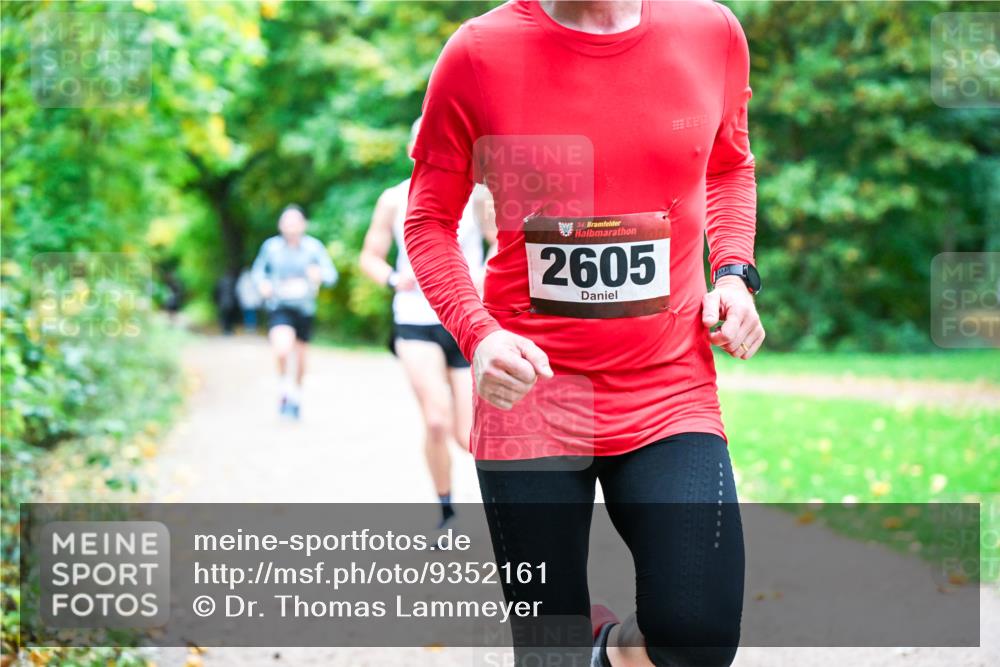 12.10.2025 - Bramfelder Halbmarathon 2025 Dr. Thomas Lammeyer http://msf.ph/oto/9352161 12.10.2025 10:42:27 Laufen 34, 2605 meine-sportfotos.de
