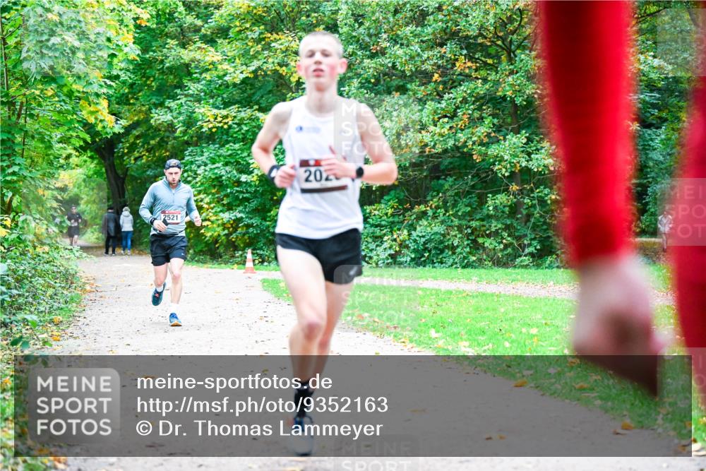 12.10.2025 - Bramfelder Halbmarathon 2025 Dr. Thomas Lammeyer http://msf.ph/oto/9352163 12.10.2025 10:42:28 Laufen 2521, 202 meine-sportfotos.de