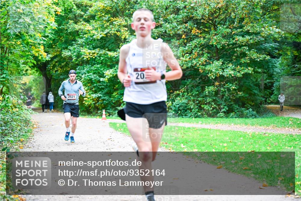 12.10.2025 - Bramfelder Halbmarathon 2025 Dr. Thomas Lammeyer http://msf.ph/oto/9352164 12.10.2025 10:42:28 Laufen 2521, 20 meine-sportfotos.de