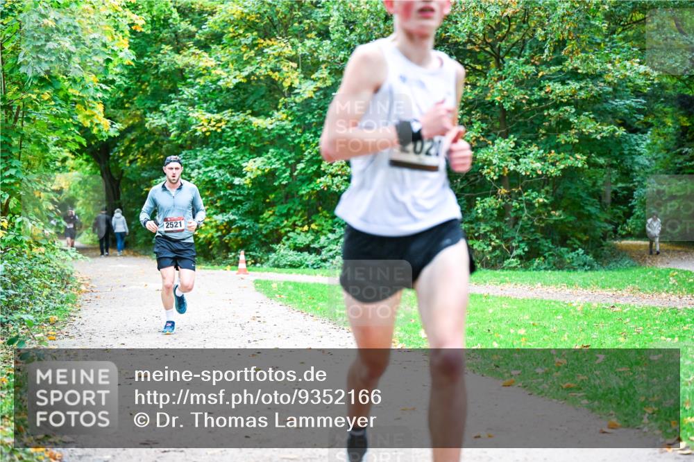 12.10.2025 - Bramfelder Halbmarathon 2025 Dr. Thomas Lammeyer http://msf.ph/oto/9352166 12.10.2025 10:42:28 Laufen 2521 meine-sportfotos.de