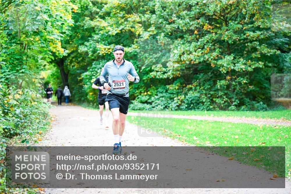 12.10.2025 - Bramfelder Halbmarathon 2025 Dr. Thomas Lammeyer http://msf.ph/oto/9352171 12.10.2025 10:42:29 Laufen 2122, 2521 meine-sportfotos.de
