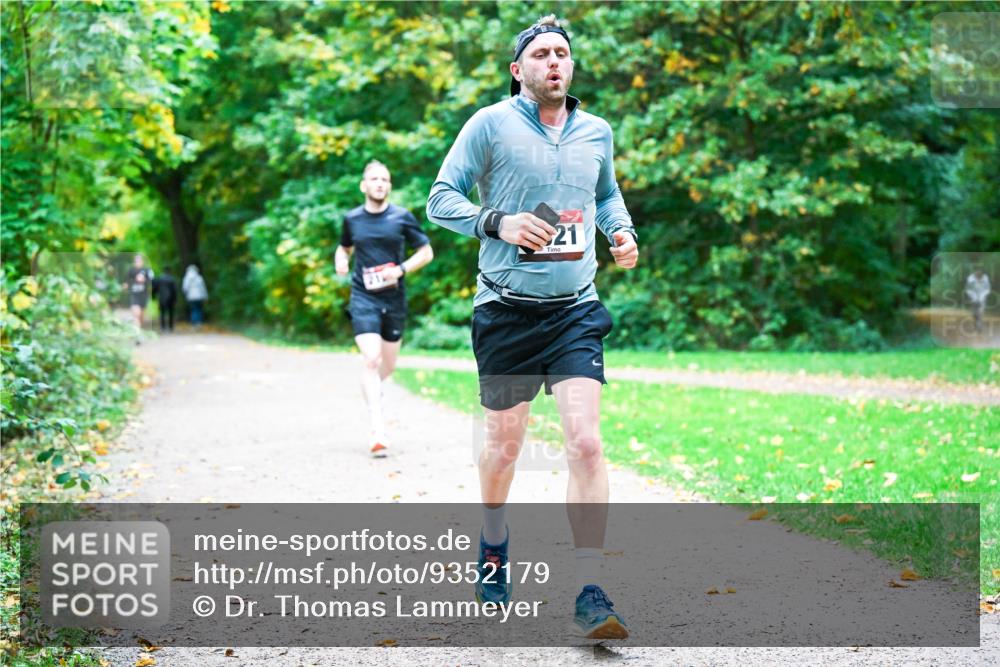 12.10.2025 - Bramfelder Halbmarathon 2025 Dr. Thomas Lammeyer http://msf.ph/oto/9352179 12.10.2025 10:42:30 Laufen 21 meine-sportfotos.de