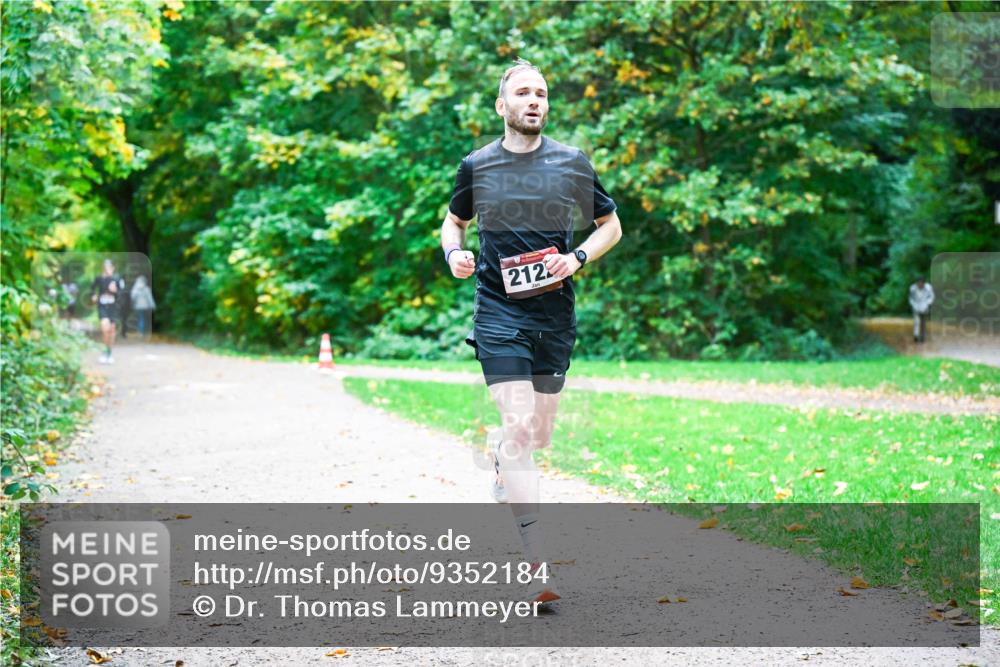 12.10.2025 - Bramfelder Halbmarathon 2025 Dr. Thomas Lammeyer http://msf.ph/oto/9352184 12.10.2025 10:42:32 Laufen 212 meine-sportfotos.de
