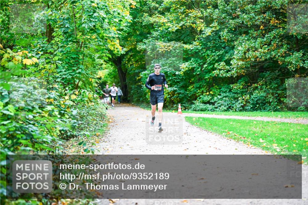 12.10.2025 - Bramfelder Halbmarathon 2025 Dr. Thomas Lammeyer http://msf.ph/oto/9352189 12.10.2025 10:42:37 Laufen 2880 meine-sportfotos.de