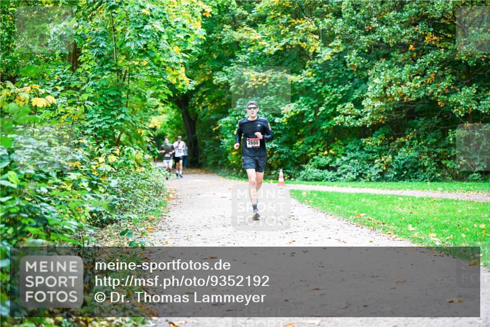 12.10.2025 - Bramfelder Halbmarathon 2025 Dr. Thomas Lammeyer http://msf.ph/oto/9352192 12.10.2025 10:42:38 Laufen 2880 meine-sportfotos.de