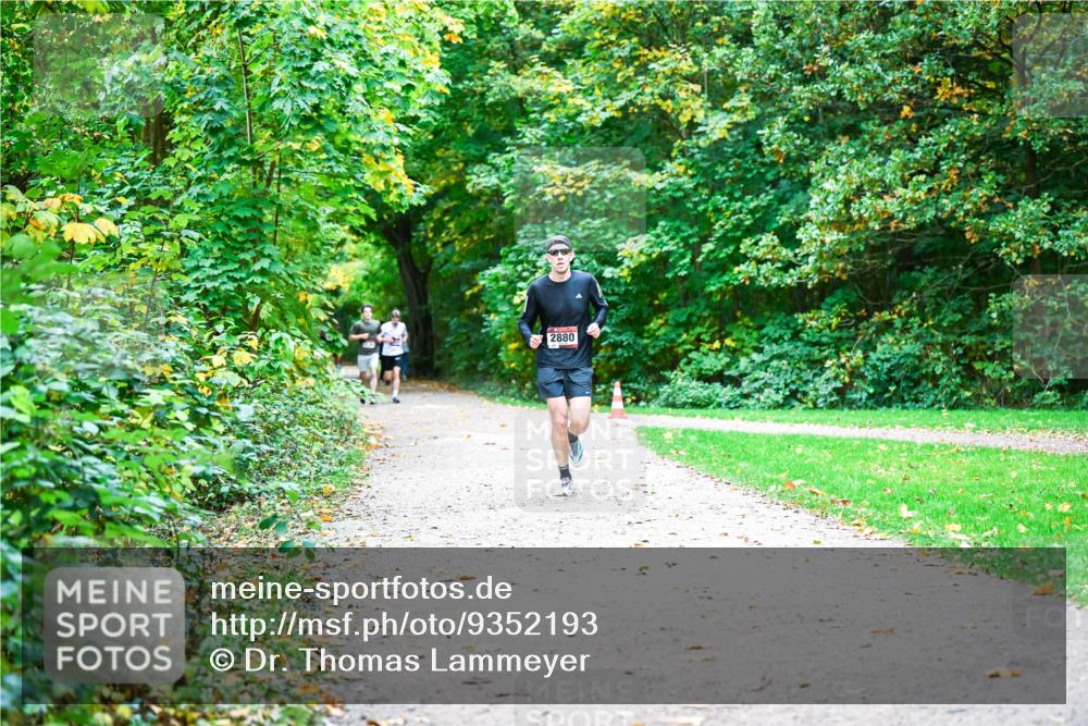 12.10.2025 - Bramfelder Halbmarathon 2025 Dr. Thomas Lammeyer http://msf.ph/oto/9352193 12.10.2025 10:42:38 Laufen 2880 meine-sportfotos.de
