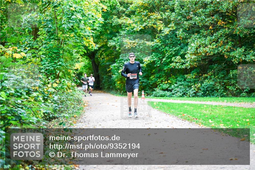 12.10.2025 - Bramfelder Halbmarathon 2025 Dr. Thomas Lammeyer http://msf.ph/oto/9352194 12.10.2025 10:42:38 Laufen 2880 meine-sportfotos.de