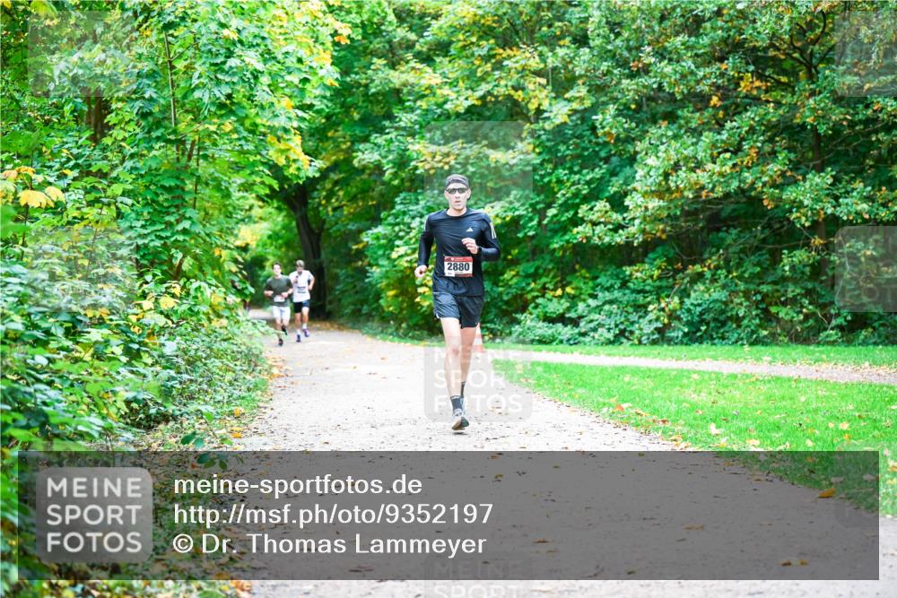 12.10.2025 - Bramfelder Halbmarathon 2025 Dr. Thomas Lammeyer http://msf.ph/oto/9352197 12.10.2025 10:42:38 Laufen 2880 meine-sportfotos.de
