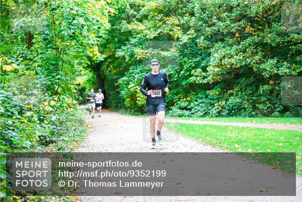 12.10.2025 - Bramfelder Halbmarathon 2025 Dr. Thomas Lammeyer http://msf.ph/oto/9352199 12.10.2025 10:42:39 Laufen 2880 meine-sportfotos.de