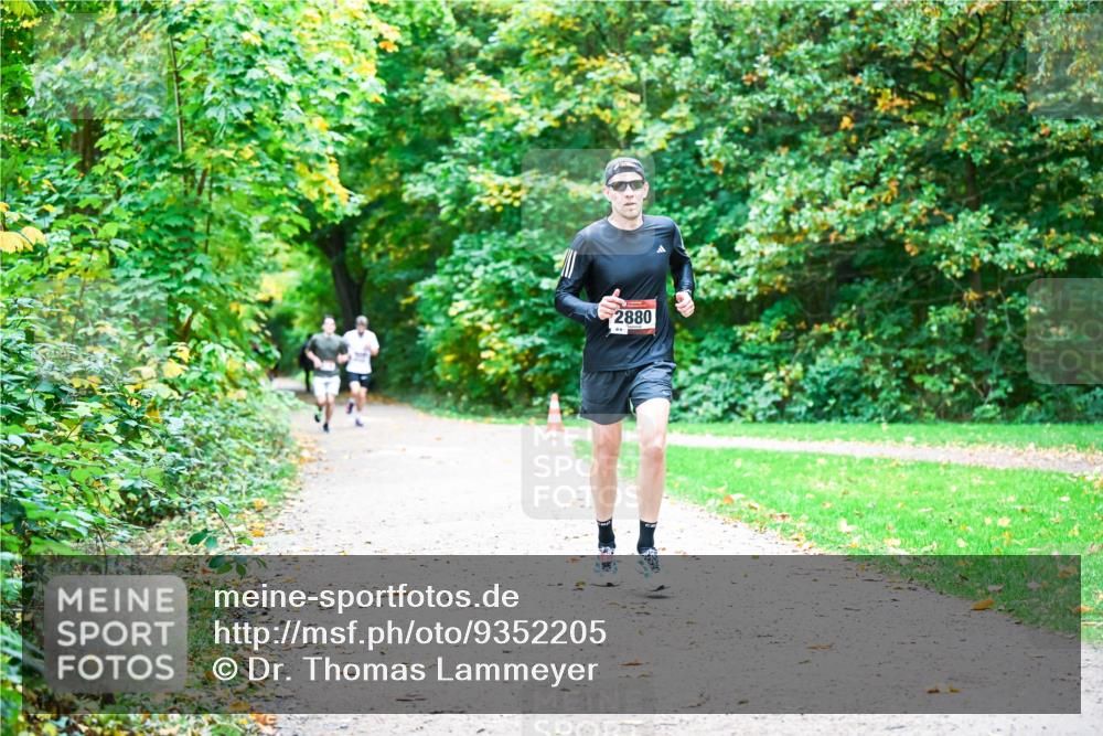 12.10.2025 - Bramfelder Halbmarathon 2025 Dr. Thomas Lammeyer http://msf.ph/oto/9352205 12.10.2025 10:42:39 Laufen 2880 meine-sportfotos.de