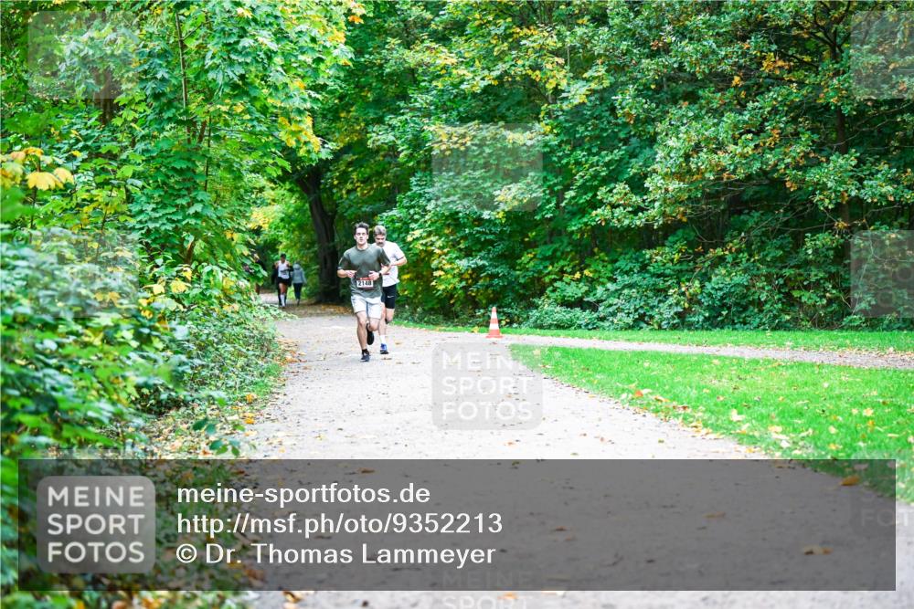 12.10.2025 - Bramfelder Halbmarathon 2025 Dr. Thomas Lammeyer http://msf.ph/oto/9352213 12.10.2025 10:42:42 Laufen 2148 meine-sportfotos.de