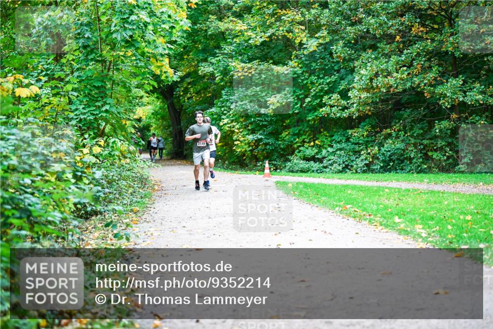 12.10.2025 - Bramfelder Halbmarathon 2025 Dr. Thomas Lammeyer http://msf.ph/oto/9352214 12.10.2025 10:42:42 Laufen 2148 meine-sportfotos.de