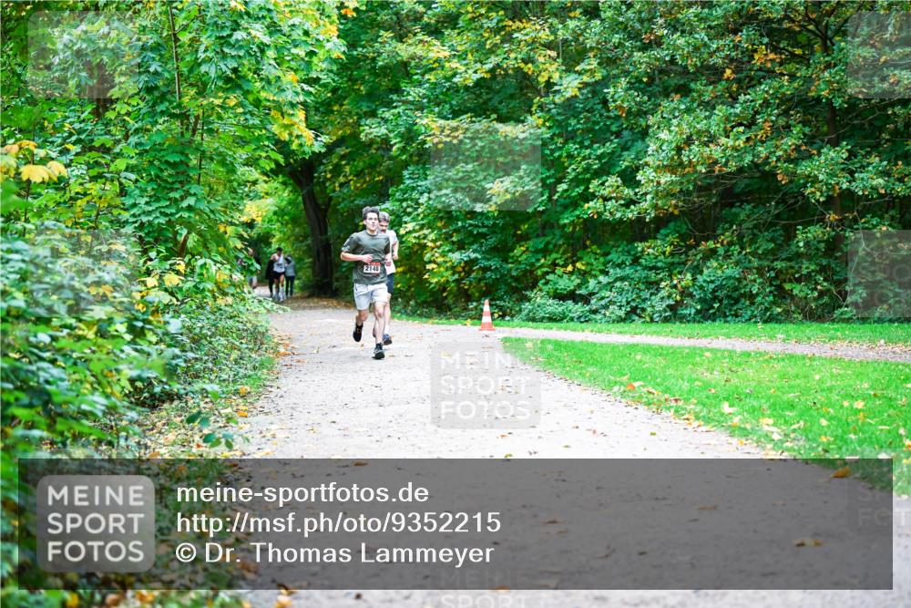 12.10.2025 - Bramfelder Halbmarathon 2025 Dr. Thomas Lammeyer http://msf.ph/oto/9352215 12.10.2025 10:42:42 Laufen 2148 meine-sportfotos.de
