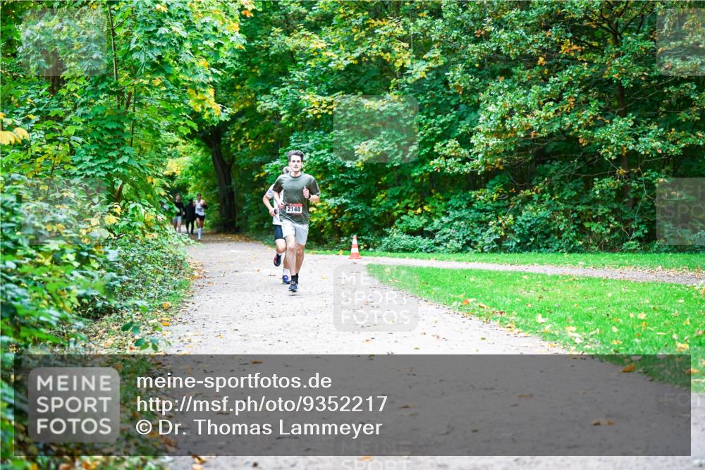 12.10.2025 - Bramfelder Halbmarathon 2025 Dr. Thomas Lammeyer http://msf.ph/oto/9352217 12.10.2025 10:42:43 Laufen 2148 meine-sportfotos.de