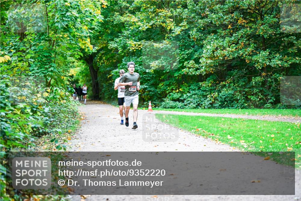 12.10.2025 - Bramfelder Halbmarathon 2025 Dr. Thomas Lammeyer http://msf.ph/oto/9352220 12.10.2025 10:42:44 Laufen 204, 2148 meine-sportfotos.de