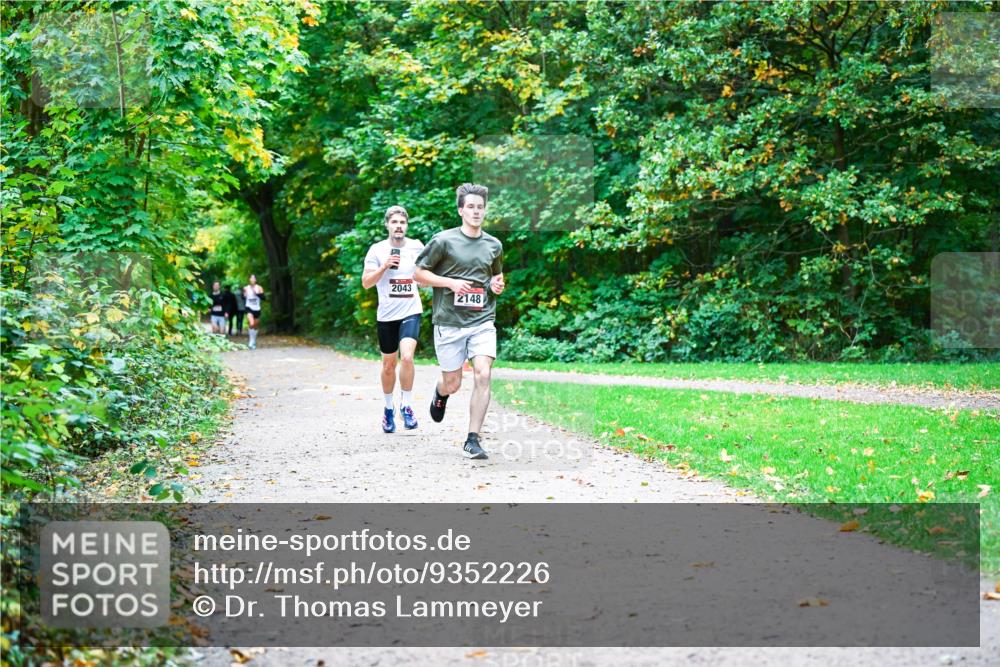 12.10.2025 - Bramfelder Halbmarathon 2025 Dr. Thomas Lammeyer http://msf.ph/oto/9352226 12.10.2025 10:42:44 Laufen 2043, 2148 meine-sportfotos.de