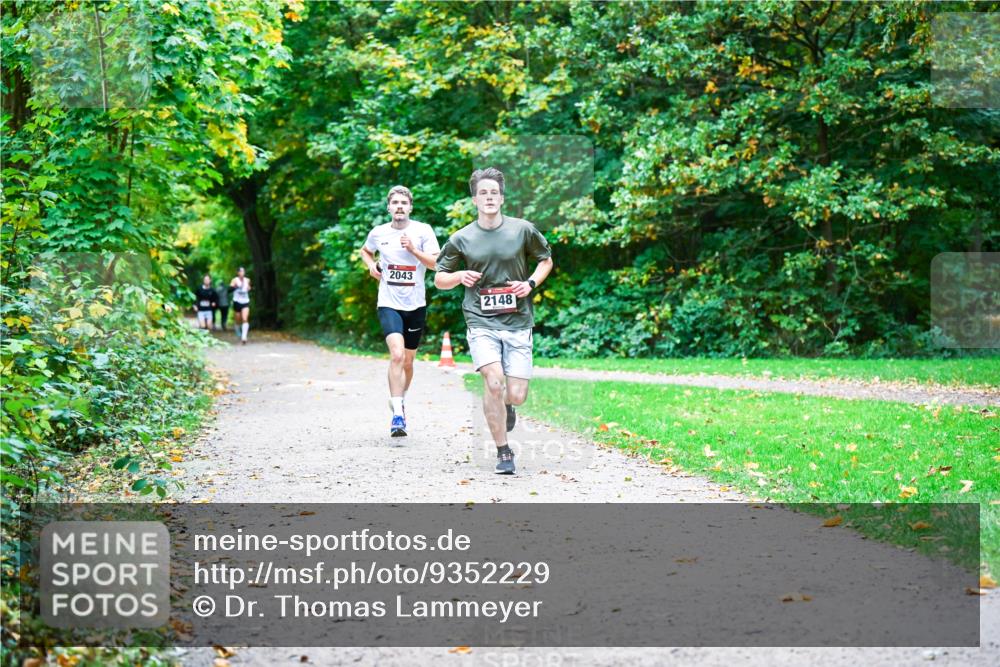 12.10.2025 - Bramfelder Halbmarathon 2025 Dr. Thomas Lammeyer http://msf.ph/oto/9352229 12.10.2025 10:42:45 Laufen 2043, 2148 meine-sportfotos.de