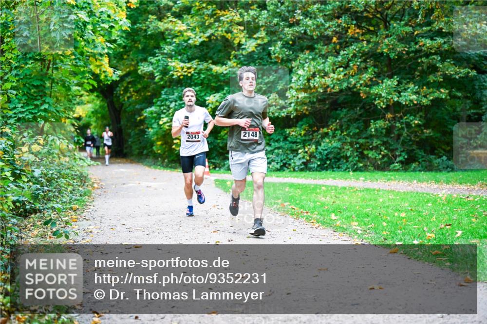 12.10.2025 - Bramfelder Halbmarathon 2025 Dr. Thomas Lammeyer http://msf.ph/oto/9352231 12.10.2025 10:42:45 Laufen 2043, 2148 meine-sportfotos.de