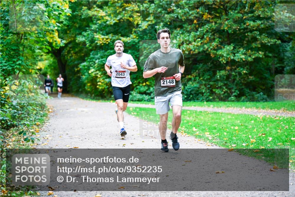 12.10.2025 - Bramfelder Halbmarathon 2025 Dr. Thomas Lammeyer http://msf.ph/oto/9352235 12.10.2025 10:42:46 Laufen 2043, 2148 meine-sportfotos.de