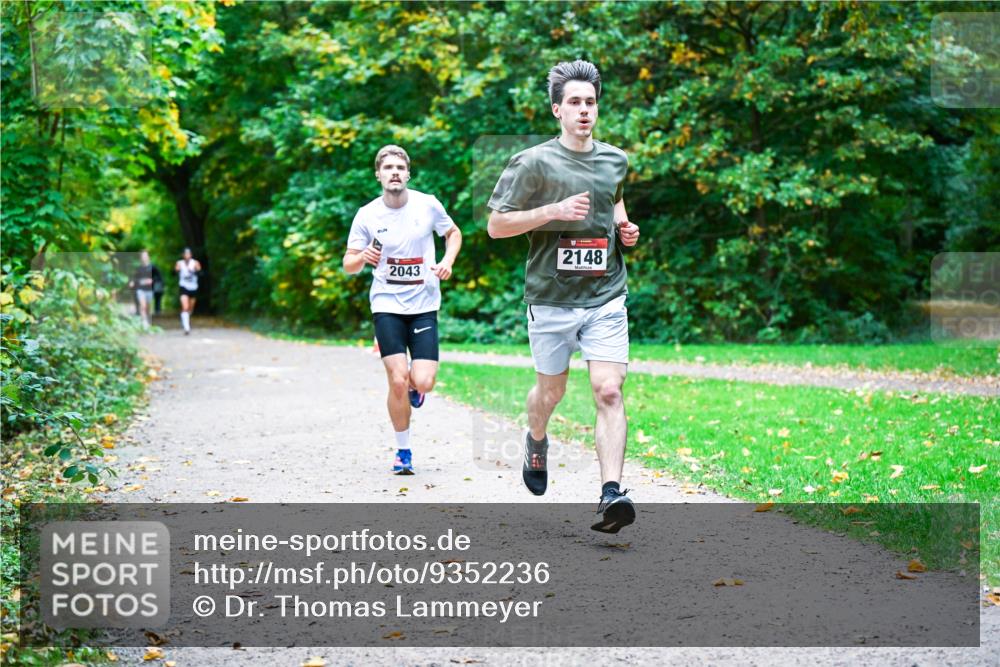 12.10.2025 - Bramfelder Halbmarathon 2025 Dr. Thomas Lammeyer http://msf.ph/oto/9352236 12.10.2025 10:42:46 Laufen 2043, 2148 meine-sportfotos.de