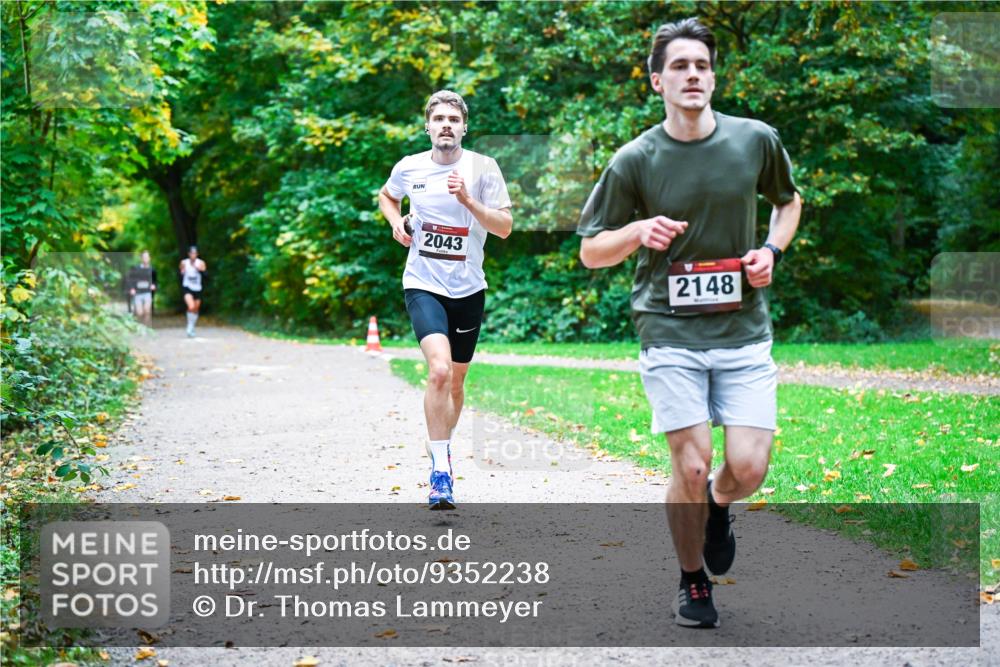 12.10.2025 - Bramfelder Halbmarathon 2025 Dr. Thomas Lammeyer http://msf.ph/oto/9352238 12.10.2025 10:42:46 Laufen 2043, 2148 meine-sportfotos.de