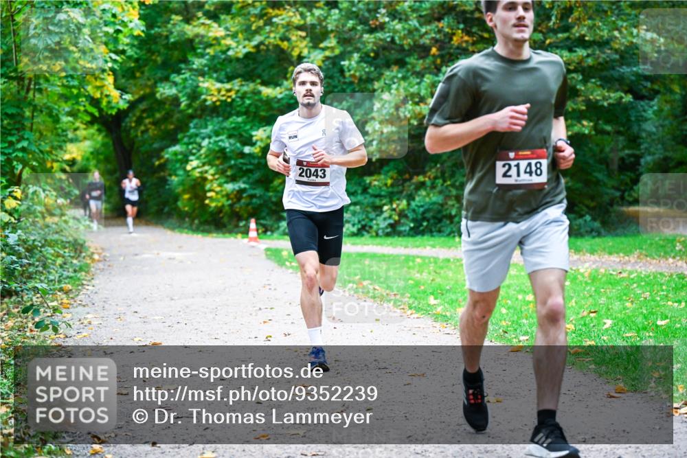 12.10.2025 - Bramfelder Halbmarathon 2025 Dr. Thomas Lammeyer http://msf.ph/oto/9352239 12.10.2025 10:42:46 Laufen 20, 2043, 2148 meine-sportfotos.de