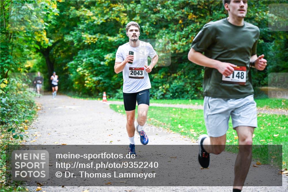 12.10.2025 - Bramfelder Halbmarathon 2025 Dr. Thomas Lammeyer http://msf.ph/oto/9352240 12.10.2025 10:42:46 Laufen 2043, 148 meine-sportfotos.de